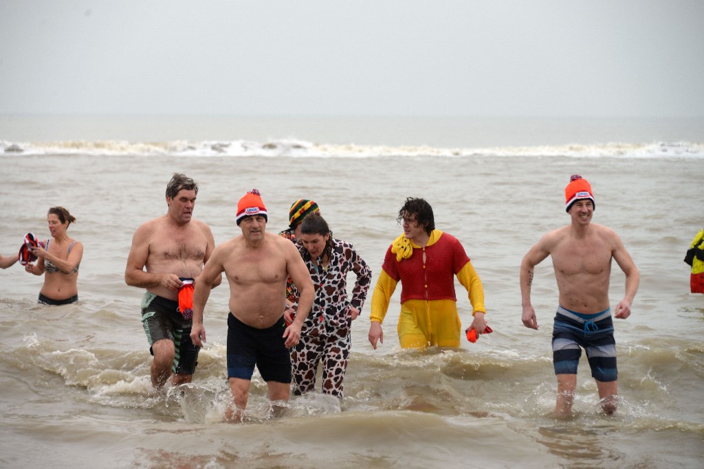 ../Images/Nieuwjaarsduik Nederzandt 2020 126.jpg